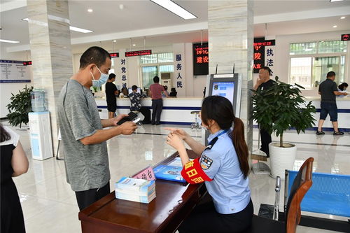 常德交警四大隊(duì)設(shè)立咨詢引導(dǎo)臺(tái)，貼心服務(wù)群眾與游客